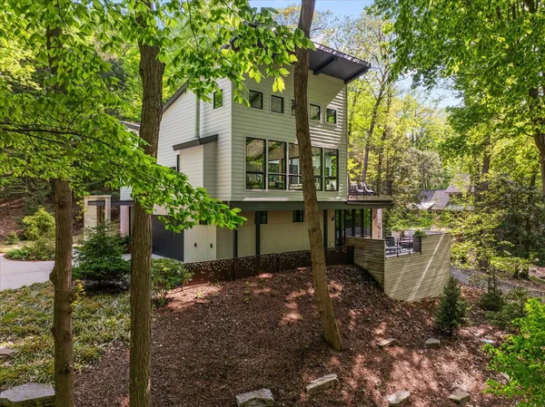 $2,750,000 | 371 Dunegrass Cir Drive, Saugatuck, MI 49453