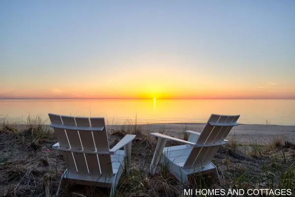 $2,750,000 | 371 Dunegrass Cir Drive, Saugatuck, MI 49453