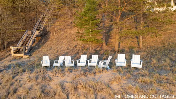 $2,750,000 | 371 Dunegrass Cir Drive, Saugatuck, MI 49453
