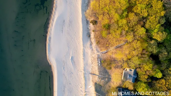 $2,750,000 | 371 Dunegrass Cir Drive, Saugatuck, MI 49453