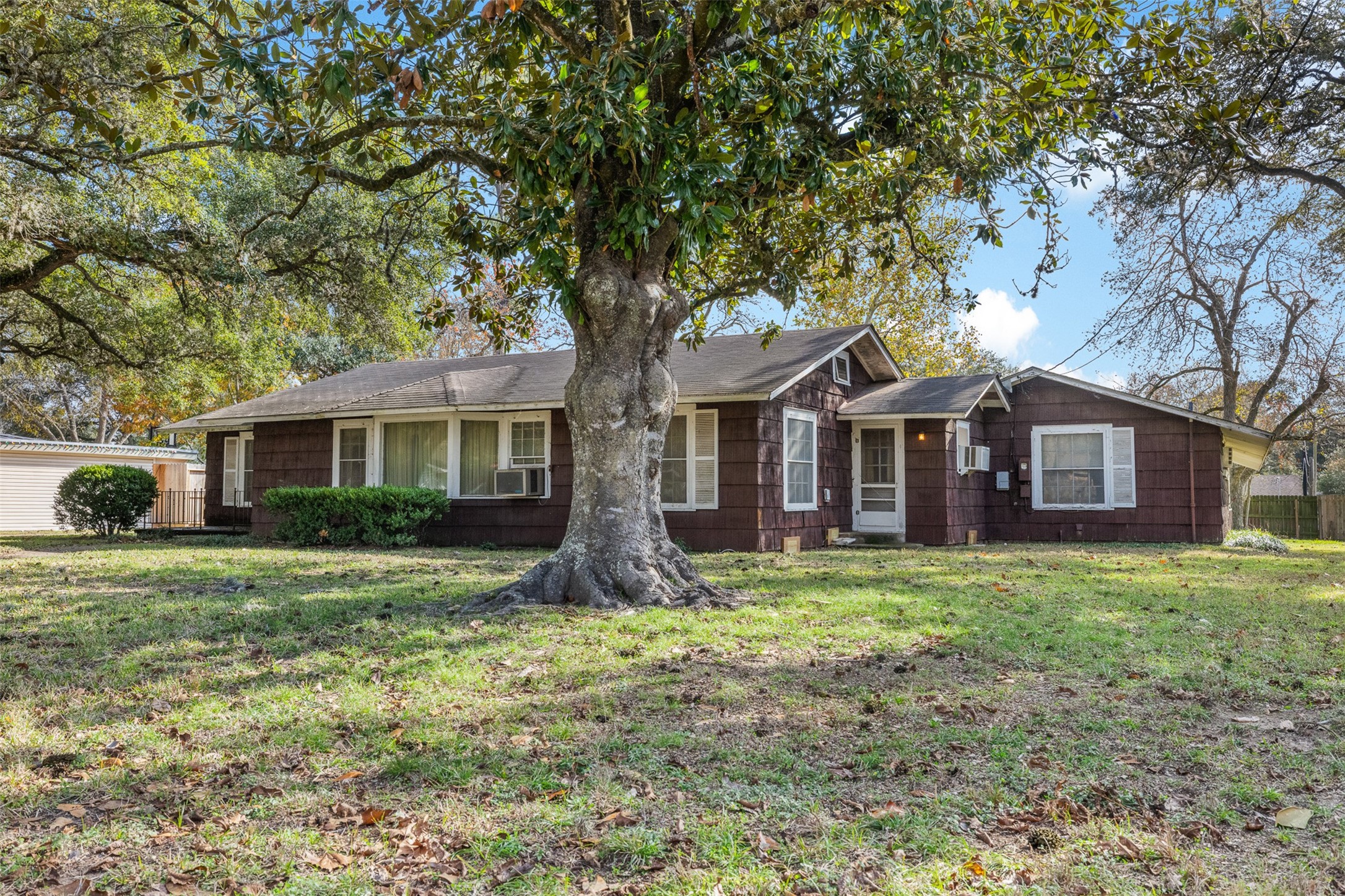 323 Harbert Street Columbus, TX 78934 - Photo 1 of 27