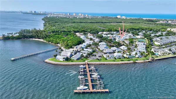 $795,000 | 4061 Northeast Breakwater Drive, Jensen Beach, FL 34957