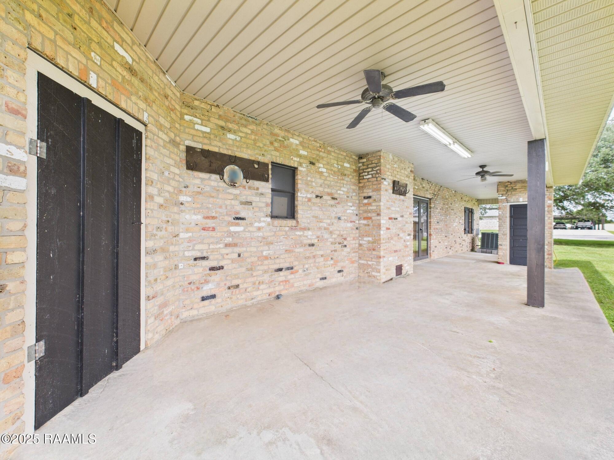 19004 Highway 335 Kaplan, LA 70548 - Photo 17 of 30 CAM04252G0-PR0104-STILL025