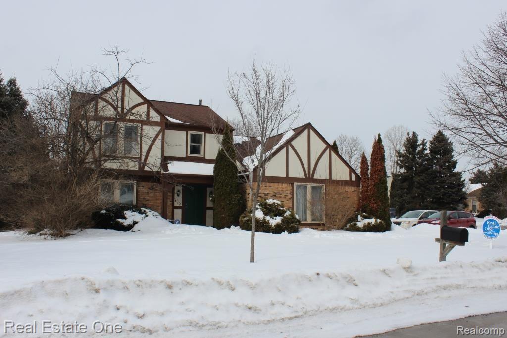 800 Hadley Road Rochester, MI 48307 - Photo 1 of 14 IMG_2443.jpg