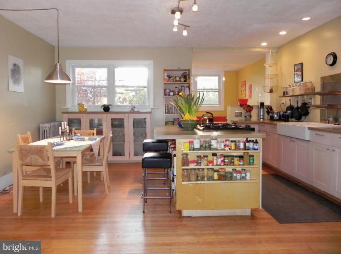 3610 Elkader Road Baltimore, MD 21218 - Photo 3 of 26 Dining Area open with Kitchen!