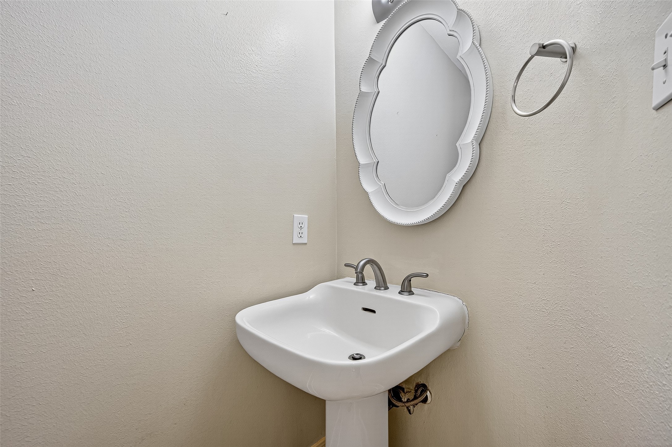 3027 Bissonnet Street Houston, TX 77005 - Photo 23 of 47 Convenient powder bath on the main level with pedestal sink — great for guests