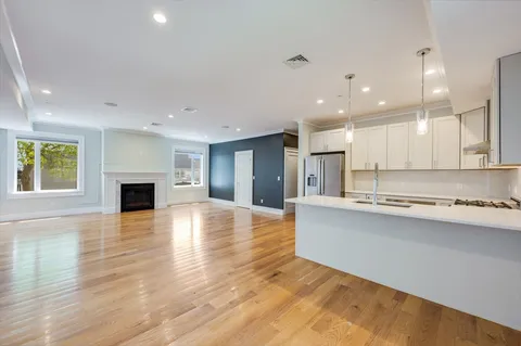 $1,399,000 | 17 Vinton Street, Unit 5, Boston, MA 02127