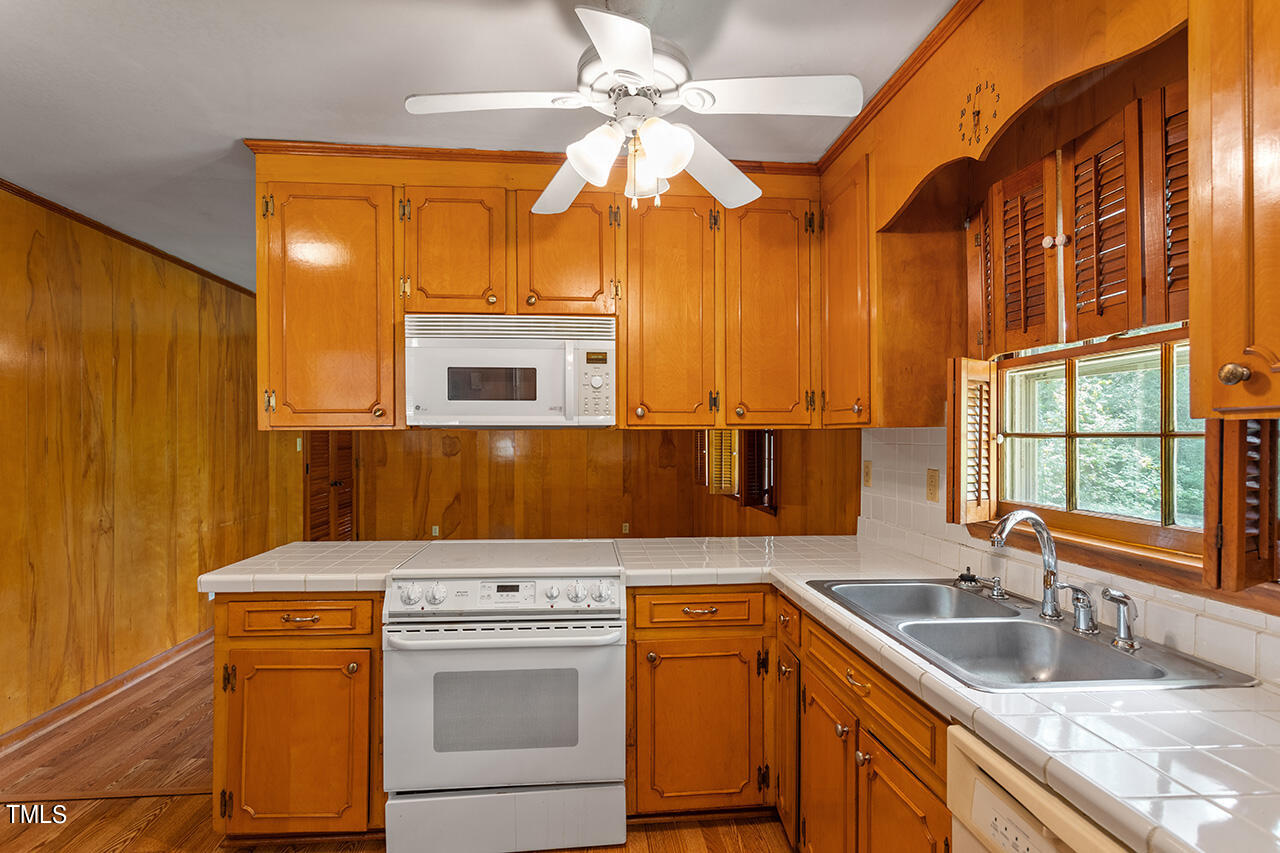 620 King Richard Road Raleigh, NC 27610 - Photo 3 of 17 Kitchen