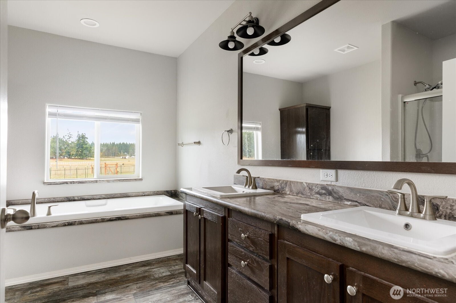 140 West Green Valley Road Oak Harbor, WA 98277 - Photo 17 of 40 Gallery Image 17