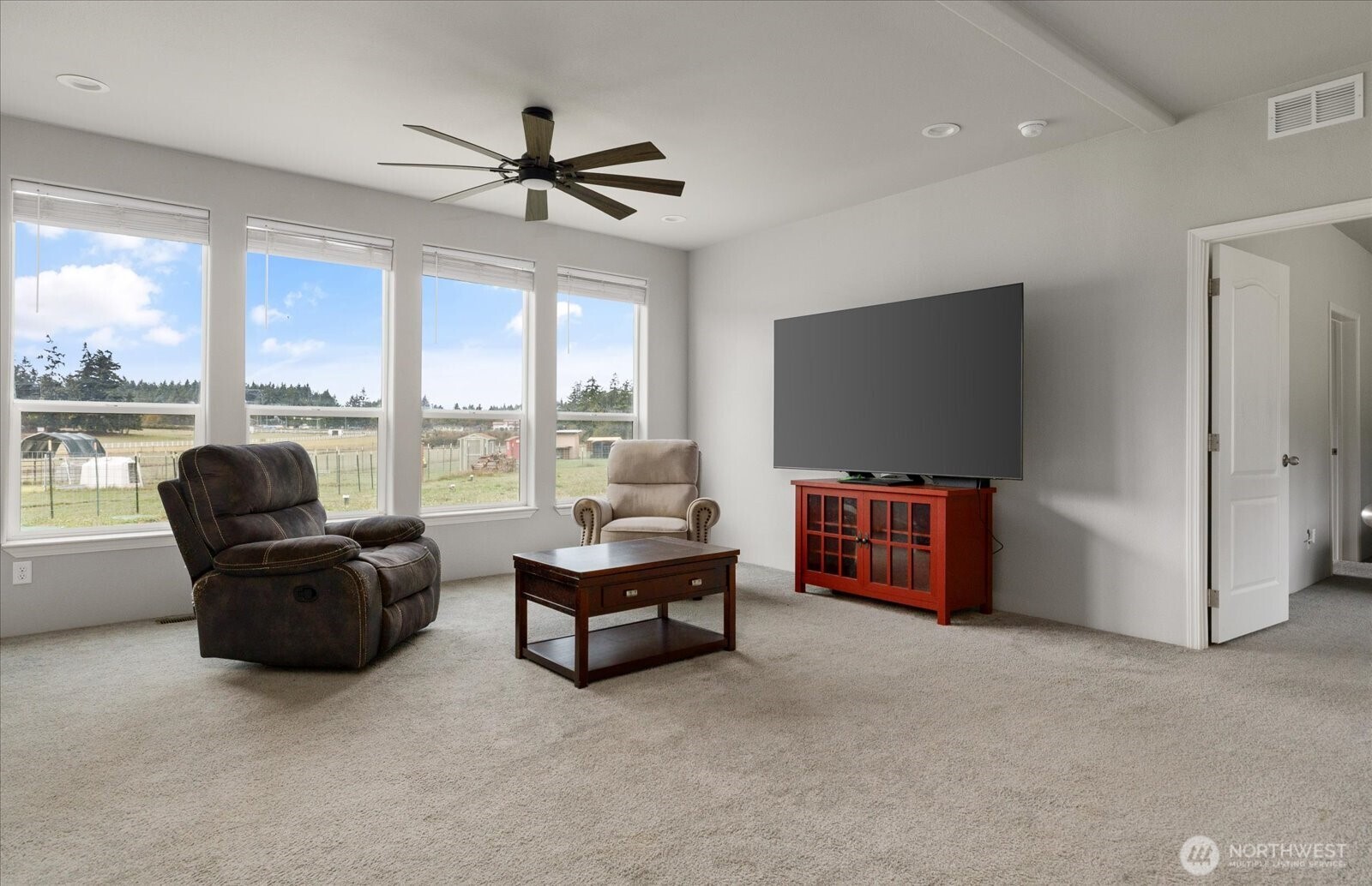 140 West Green Valley Road Oak Harbor, WA 98277 - Photo 4 of 40 Gallery Image 4