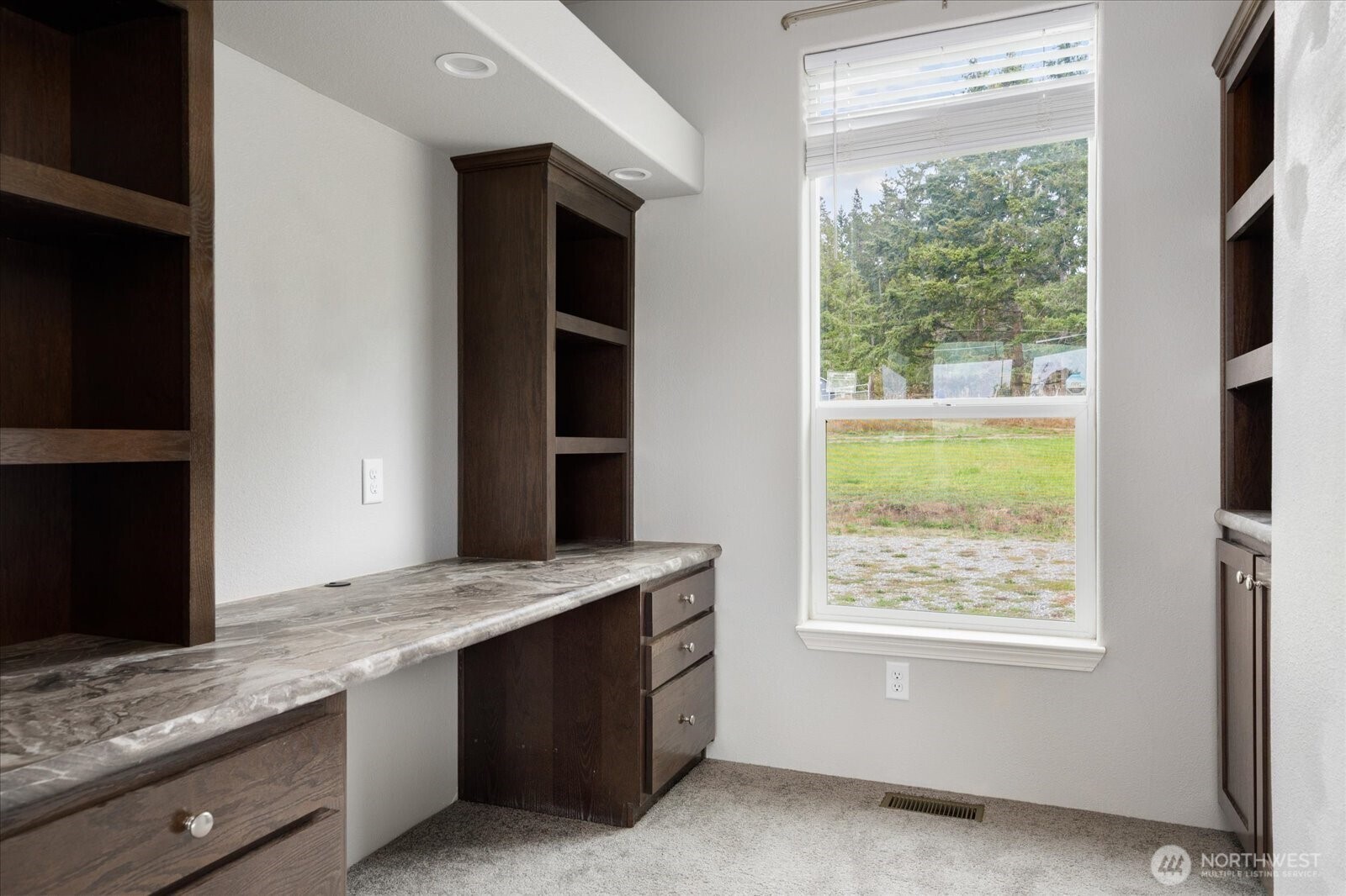 140 West Green Valley Road Oak Harbor, WA 98277 - Photo 7 of 40 Gallery Image 7