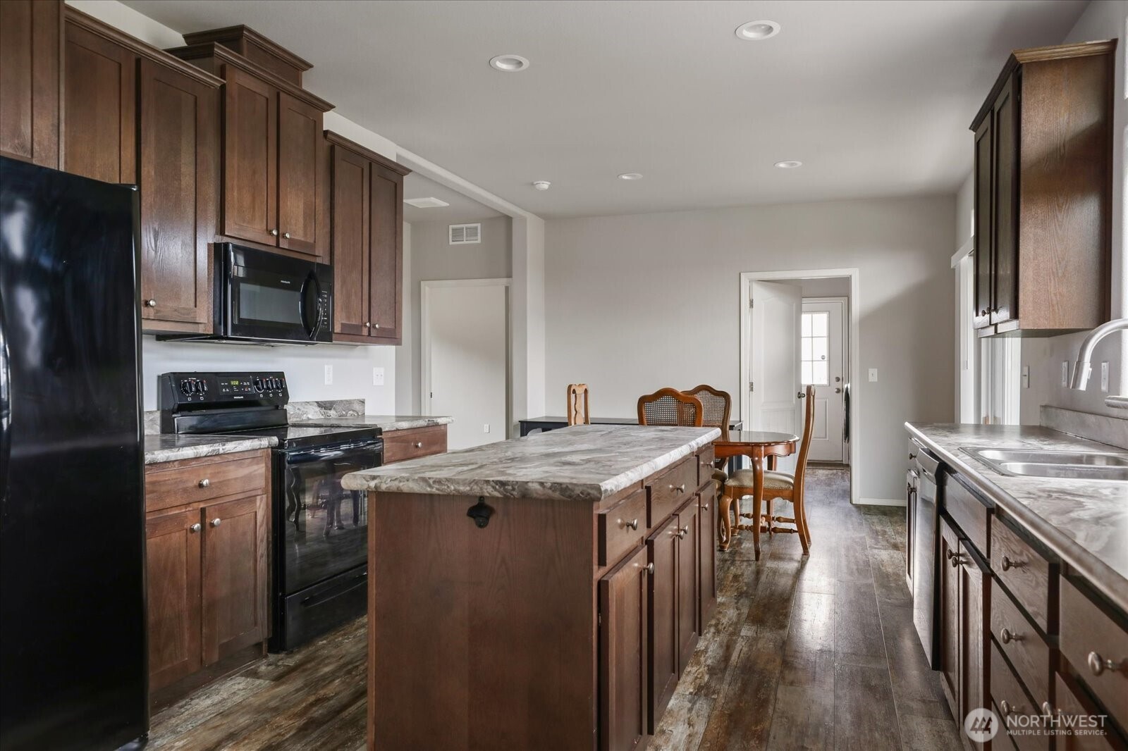 140 West Green Valley Road Oak Harbor, WA 98277 - Photo 10 of 40 Gallery Image 10