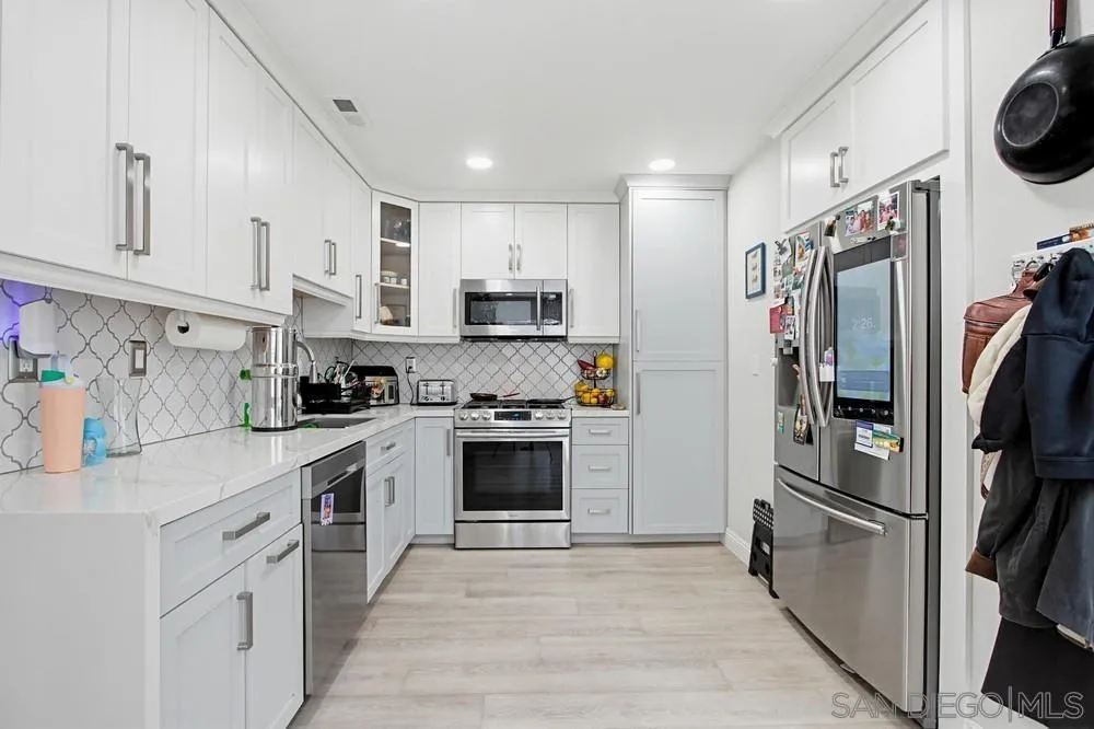 340 Ferrara Way Vista, CA 92083 - Photo 14 of 41