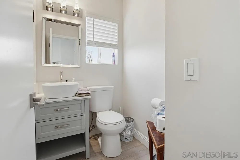 340 Ferrara Way Vista, CA 92083 - Photo 18 of 41