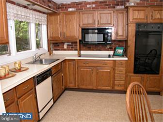 470 Howellville Road Berwyn, PA 19312 - Photo 2 of 12 Kitchen