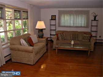 470 Howellville Road Berwyn, PA 19312 - Photo 7 of 12 Living Room