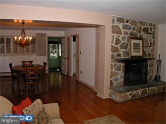 470 Howellville Road Berwyn, PA 19312 - Photo 8 of 12 Living Room