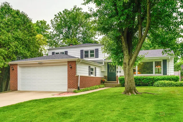 $739,000 | 783 Greenbriar Lane, Lake Forest, IL 60045