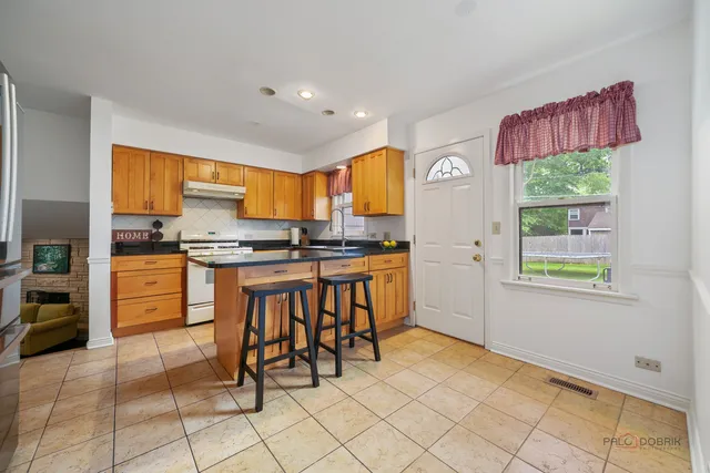 $739,000 | 783 Greenbriar Lane, Lake Forest, IL 60045