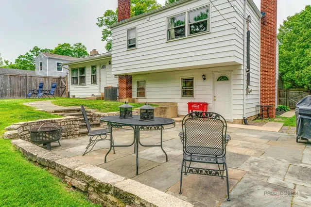 $739,000 | 783 Greenbriar Lane, Lake Forest, IL 60045