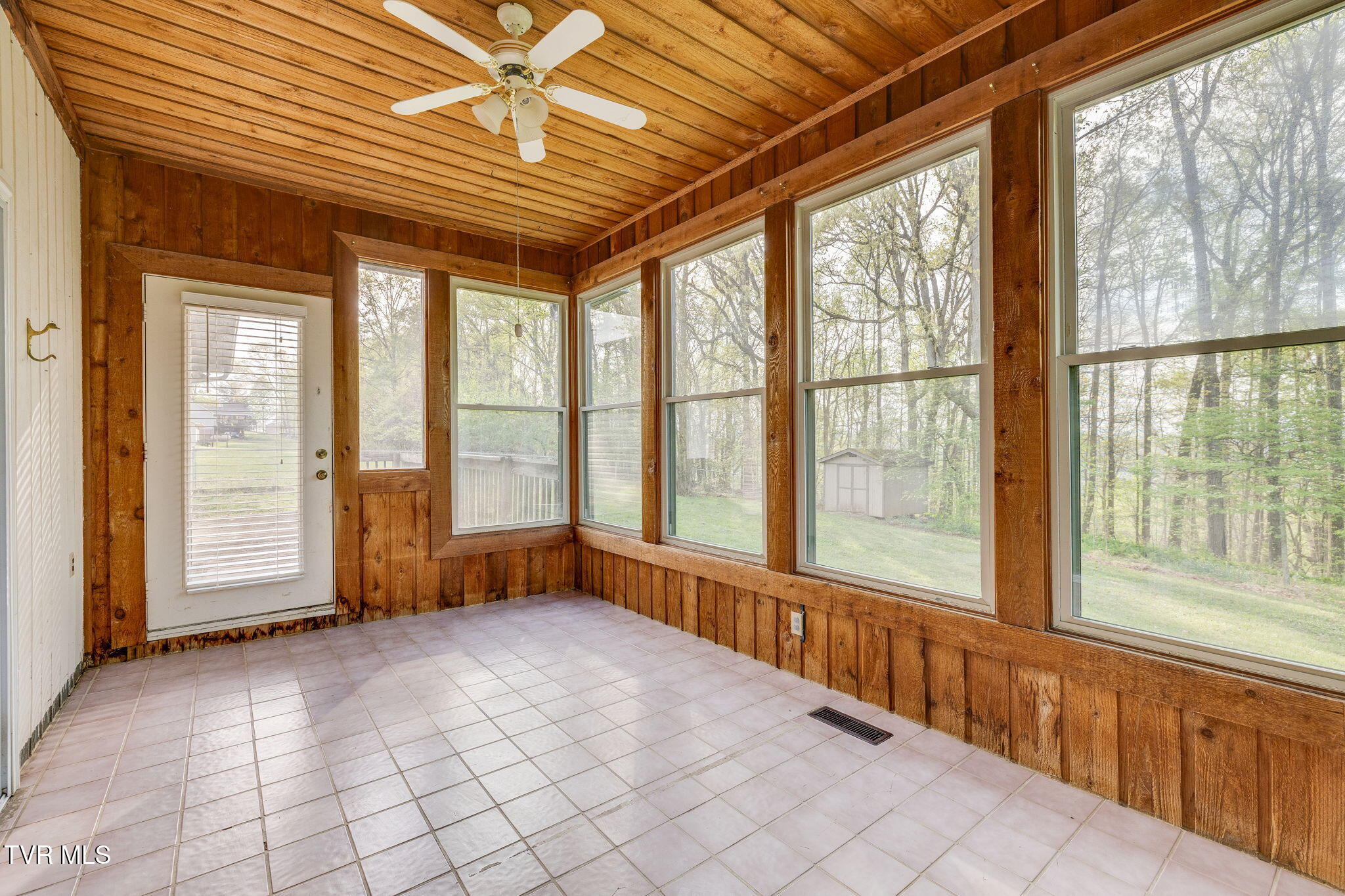 4709 Edens View Road Kingsport, TN 37664 - Photo 32 of 45 033