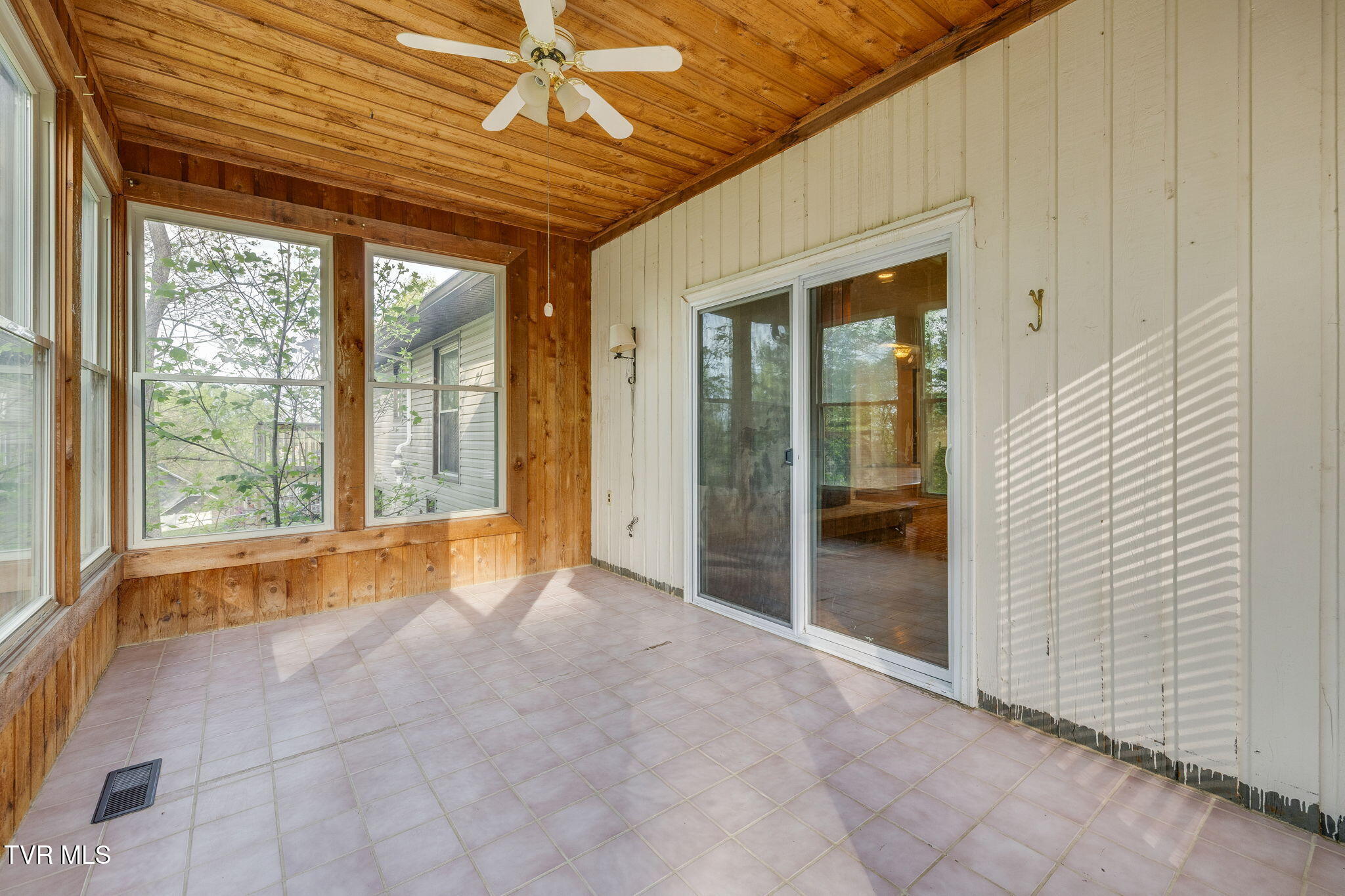 4709 Edens View Road Kingsport, TN 37664 - Photo 33 of 45 034