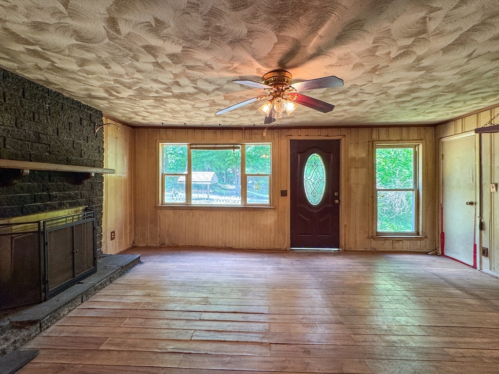 332 Batchelor Street Granby, MA 01033 - Photo 5 of 33