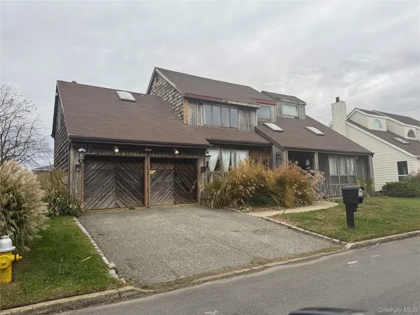 $494,000 | 815 Anthony Drive, Lindenhurst, NY 11757