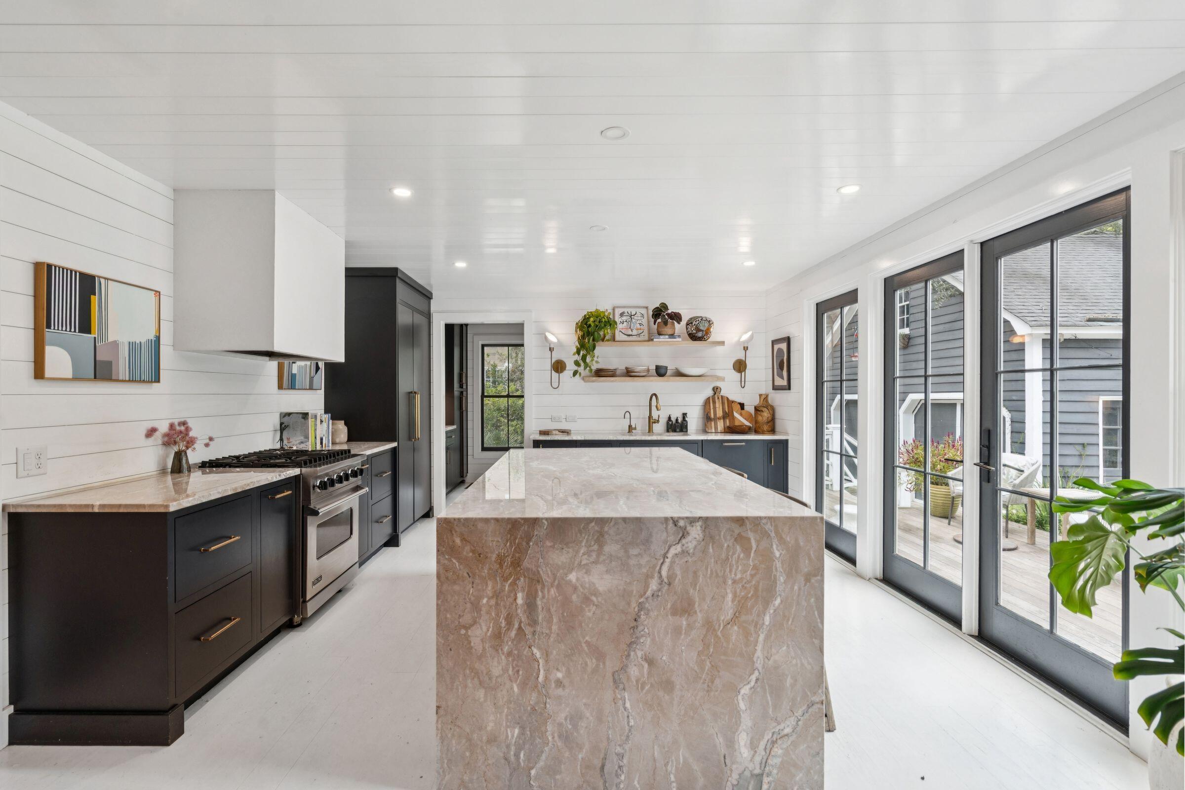 242 Middle Street Mount Pleasant, SC 29464 - Photo 16 of 99 242MiddleSt-KeenEyeMarketing-027