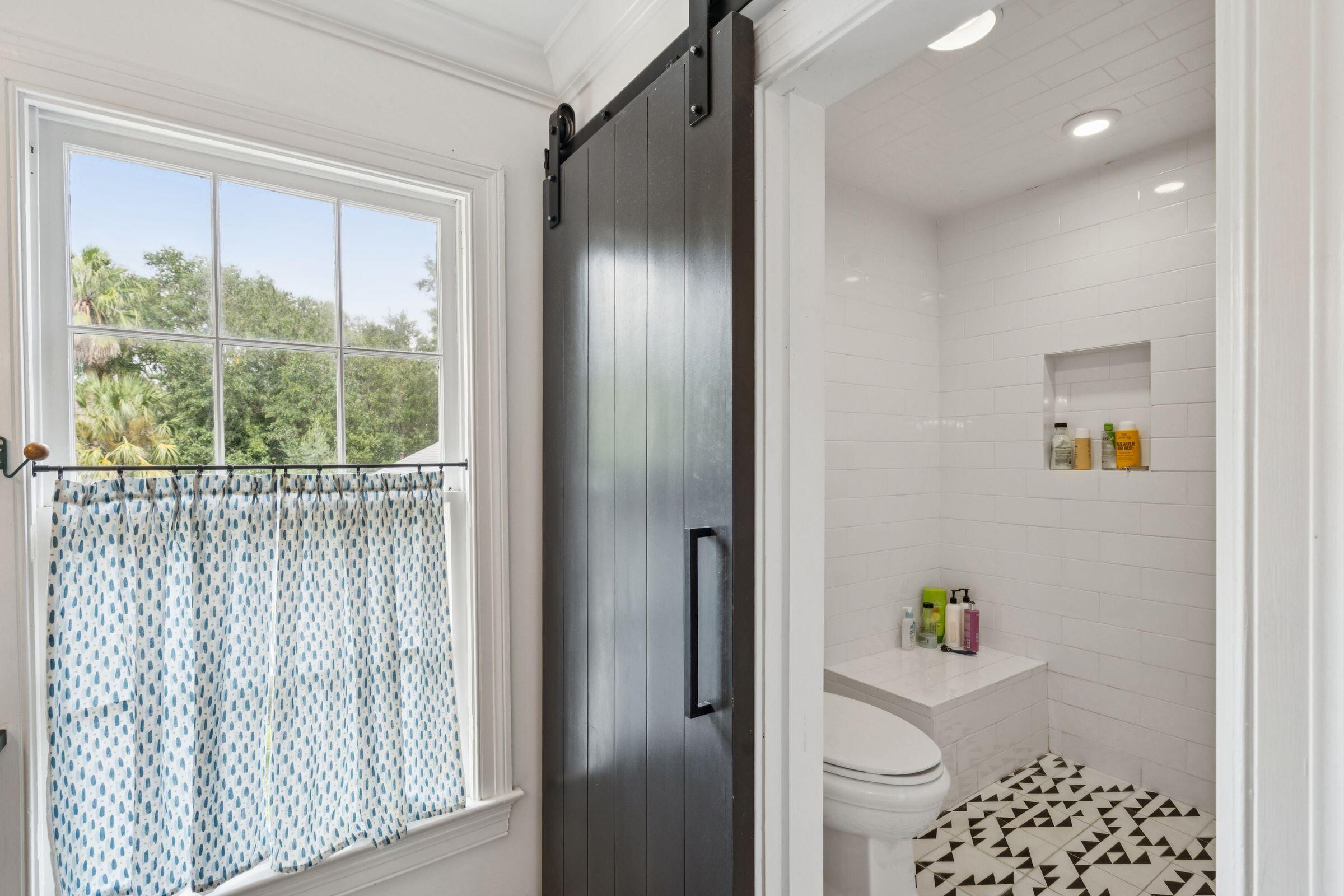 242 Middle Street Mount Pleasant, SC 29464 - Photo 65 of 99 242MiddleSt-KeenEyeMarketing-095