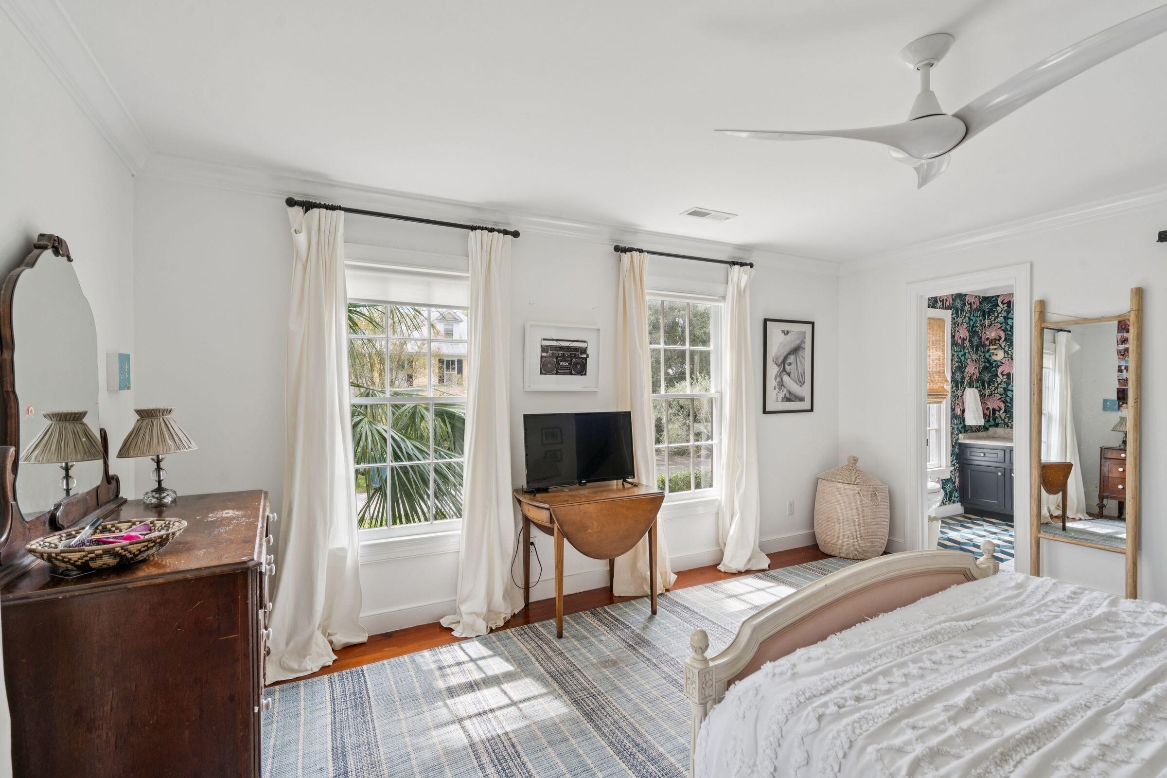 242 Middle Street Mount Pleasant, SC 29464 - Photo 68 of 99 242MiddleSt-KeenEyeMarketing-099