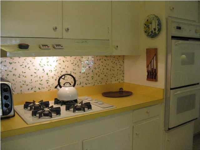 5475 Ridgewood Road Jackson, MS 39211 - Photo 14 of 27 Another view of kitchen.