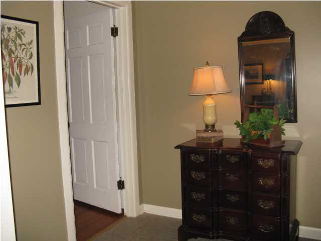 5475 Ridgewood Road Jackson, MS 39211 - Photo 3 of 27 Entrance hall welcomes guests.