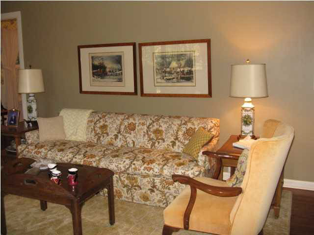 5475 Ridgewood Road Jackson, MS 39211 - Photo 4 of 27 View of living room from entrance hall.