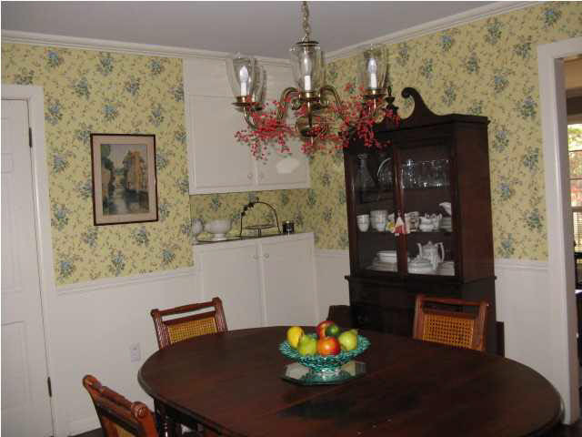 5475 Ridgewood Road Jackson, MS 39211 - Photo 8 of 27 Built in storage cabinet in dining room.