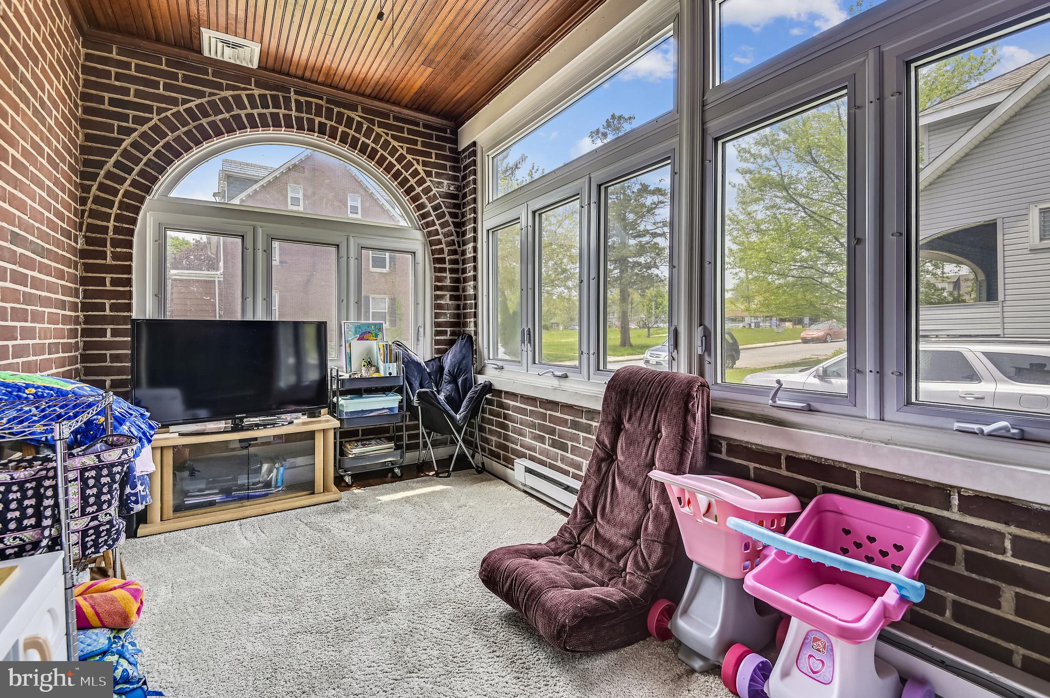 511 Kingston Road Baltimore, MD 21229 - Photo 18 of 45 SUNROOM