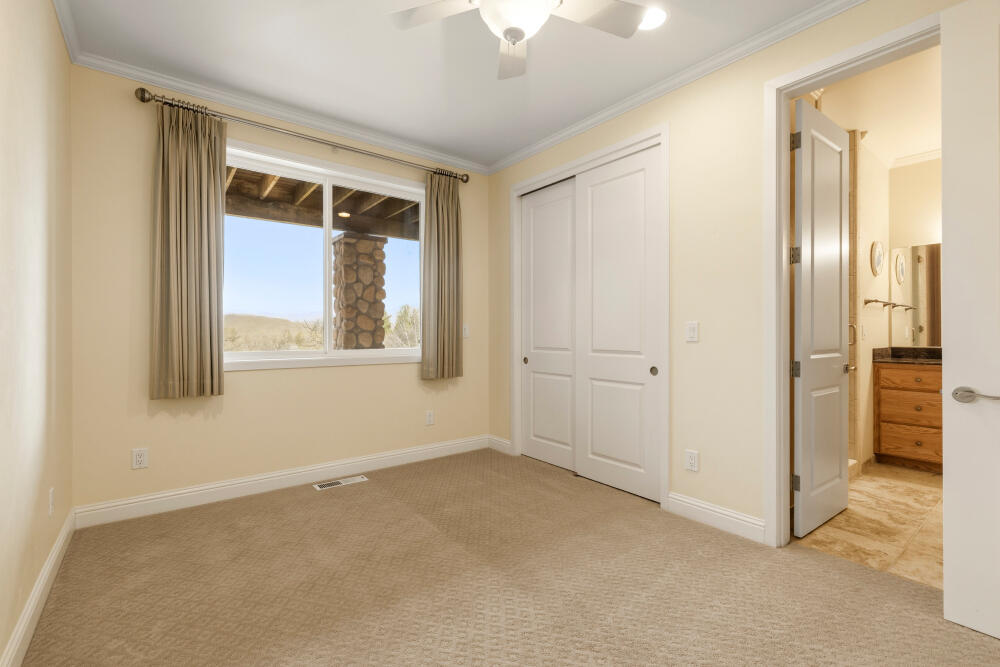6586 Cooper's Hawk Road Klamath Falls, OR 97601 - Photo 44 of 68 North Bedroom