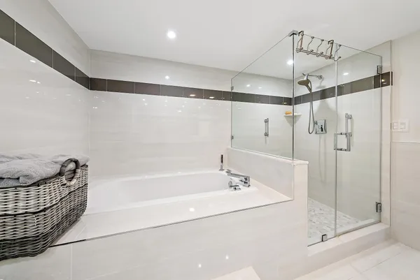 $7,000 | 5070 North Ocean Drive, Unit 5B, Riviera Beach, FL 33404