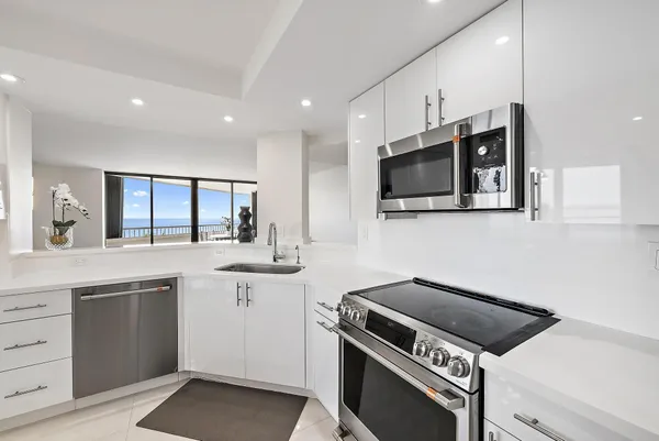 $7,000 | 5070 North Ocean Drive, Unit 5B, Riviera Beach, FL 33404