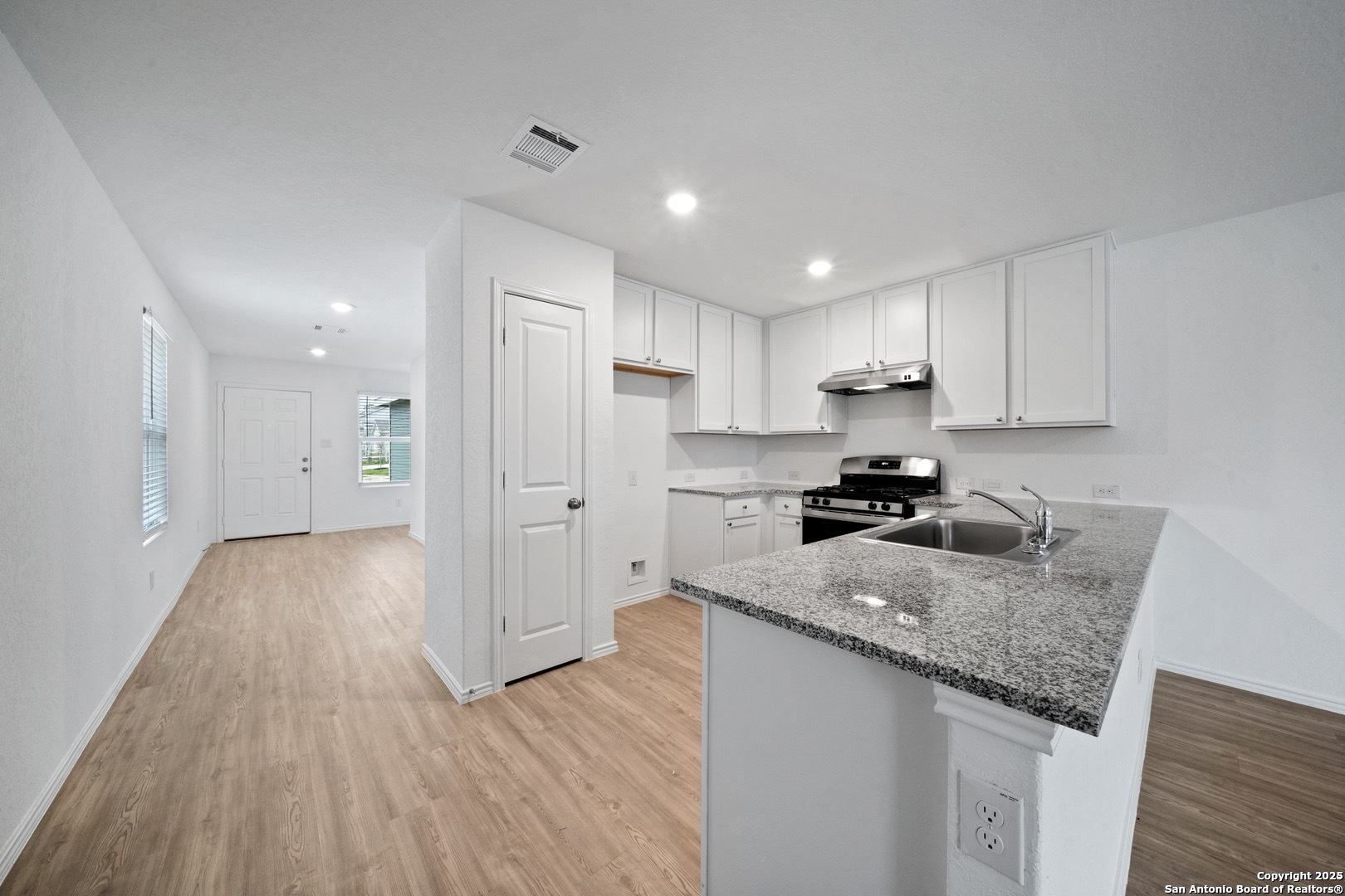 14722 Dillard Mill San Antonio, TX 78254 - Photo 5 of 19