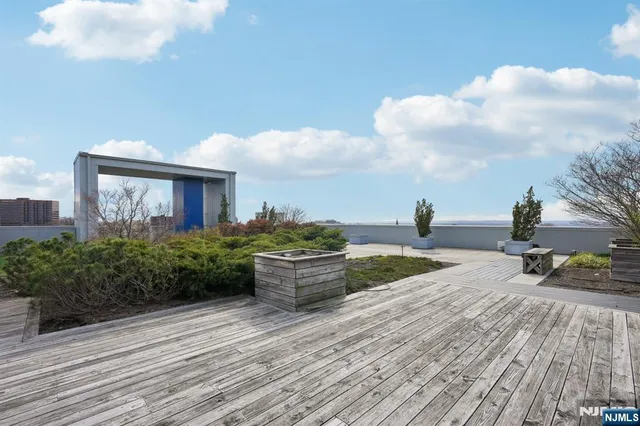 $2,300 | 1 Executive Drive, Unit 407, Fort Lee, NJ 07024