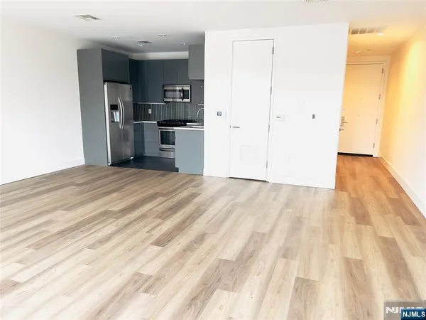 $2,300 | 1 Executive Drive, Unit 407, Fort Lee, NJ 07024