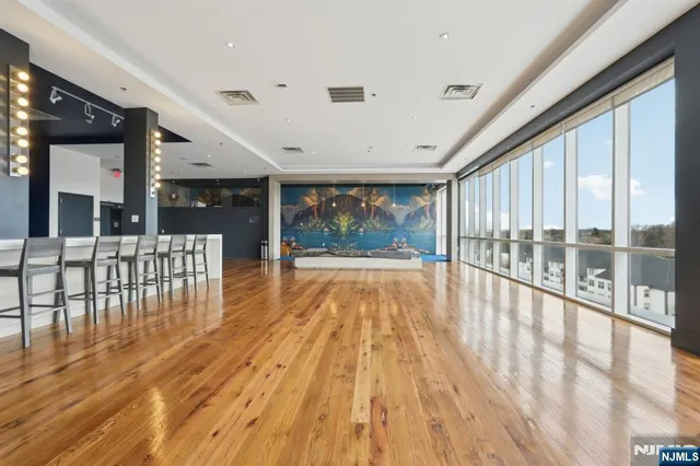 $2,300 | 1 Executive Drive, Unit 407, Fort Lee, NJ 07024