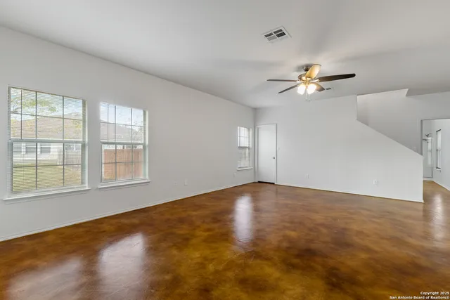 a view of empty room with window
