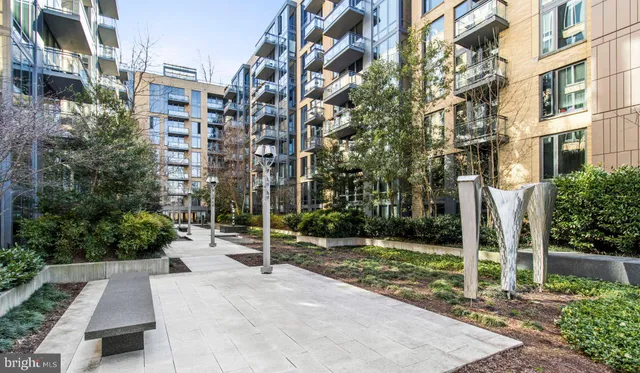 $2,832 | 8300 Wisconsin Avenue, Unit 1B1925, Bethesda, MD 20814