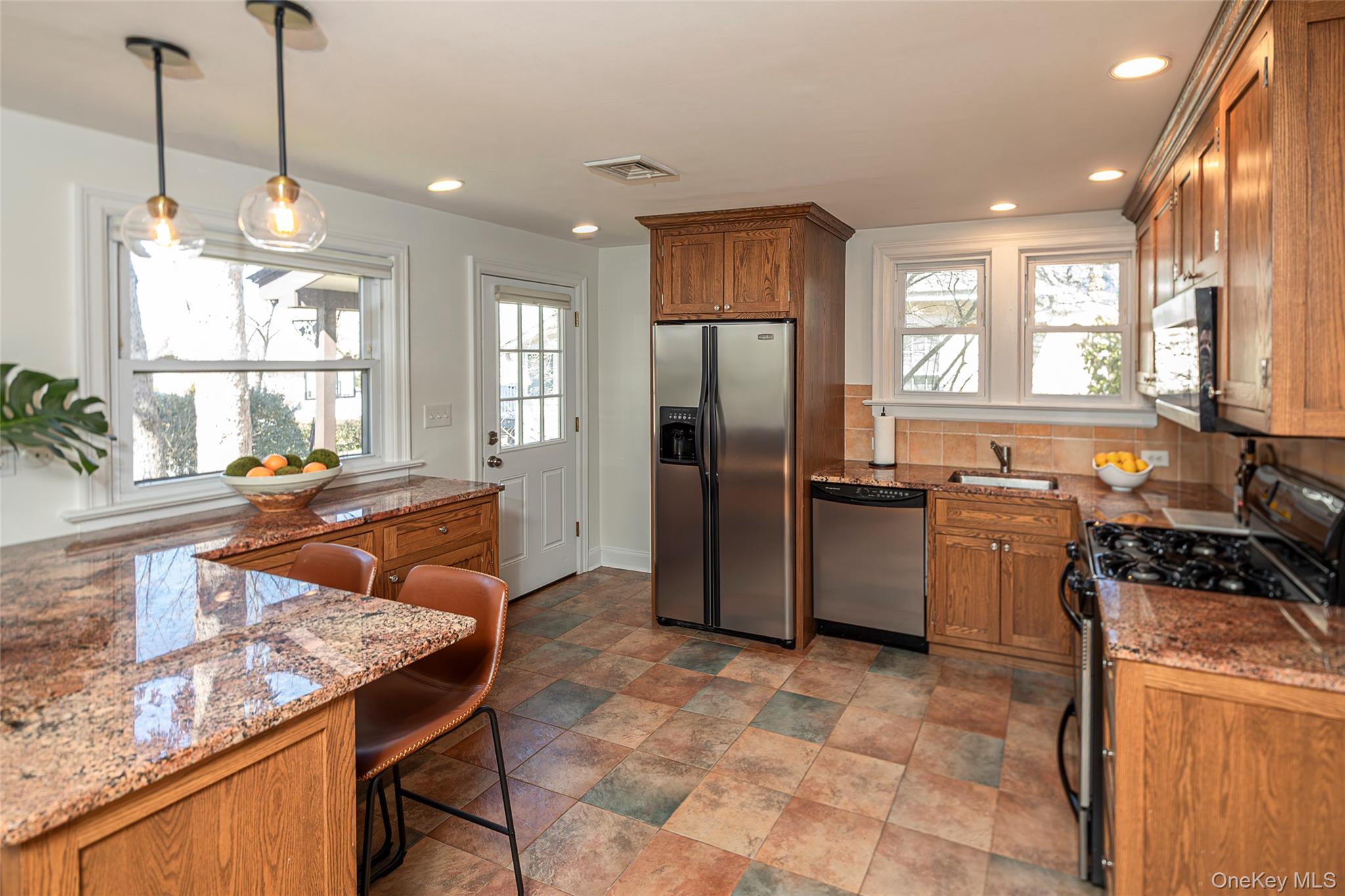 459 Bronxville Road Bronxville, NY 10708 - Photo 8 of 28