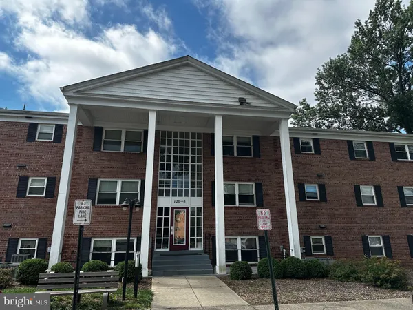 $1,300 | 120-8 Washington Street Northeast, Unit 2, Leesburg, VA 20176