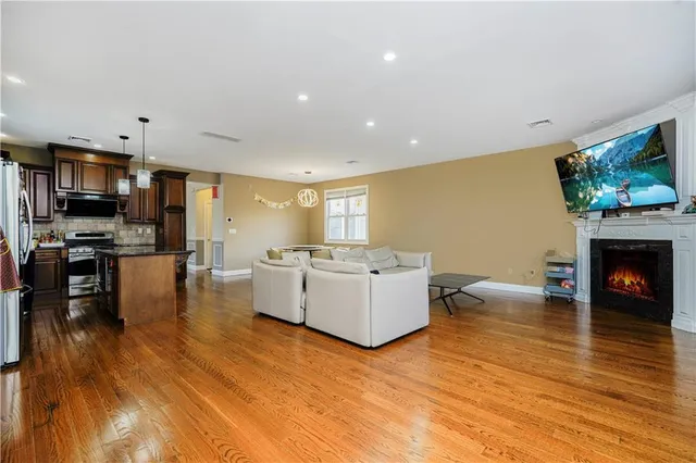 $1,150,000 | 151 Waterbury Avenue | Prince's Bay