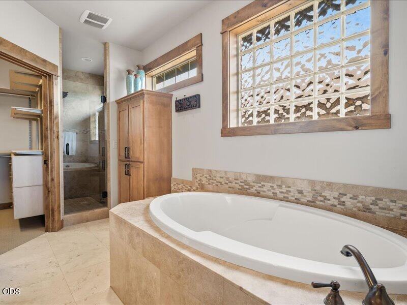 360 Vista Rim Drive Redmond, OR 97756 - Photo 42 of 147