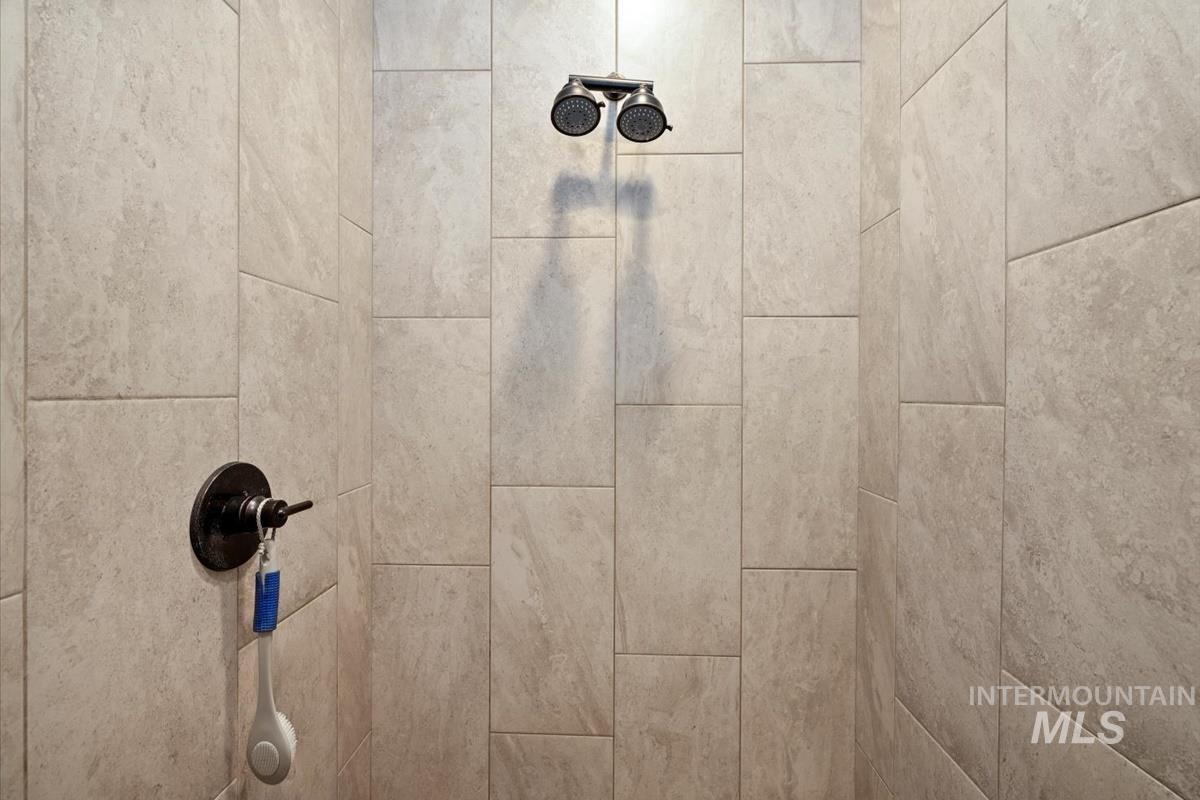 11326 West Rio Road Caldwell, ID 83607 - Photo 21 of 50 Bathroom view of a tile shower